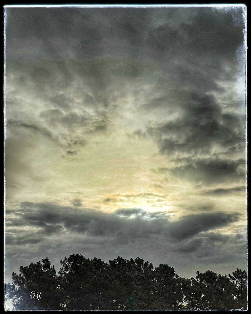 Buenos días a todos, esta mañana ha amanecido con nubes y se agradece, a ver si baja un poco el termómetro. Vamos a ver qué tal se nos da el día.
Que paséis un buen Jueves 😊