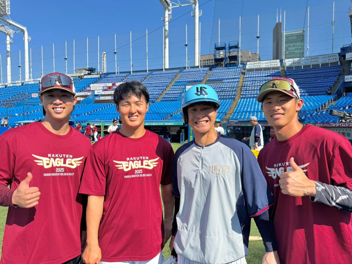 Rakuten__Eagles's tweet photo. #茂木栄五郎 選手の周りにはたくさんの後輩たち💁🏻‍♂️💐

#辰己涼介 選手と背番号がお揃いになりました8️⃣🐝

#太田光 #武藤敦貴
#日本生命セ・パ交流戦2025
#東京ヤクルトスワローズ
#RakutenEagles
#キ！ https://t.co/4vcWGJMyVs