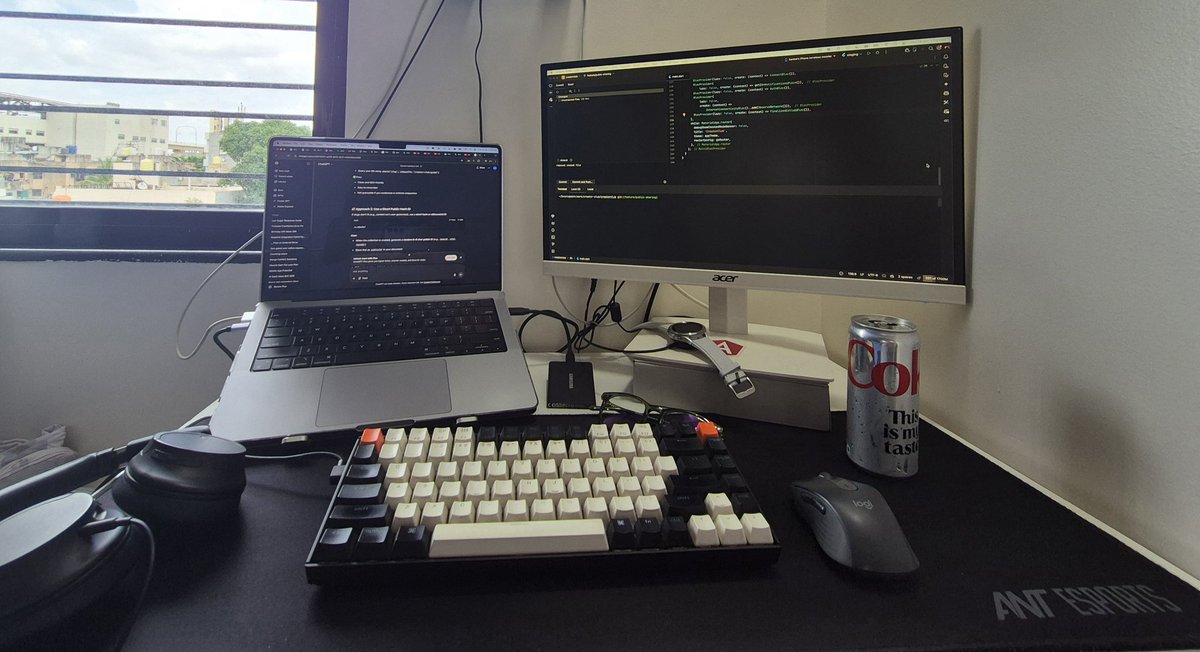 aniketsiingh's tweet image. They lied, clean desks don&apos;t write clean code