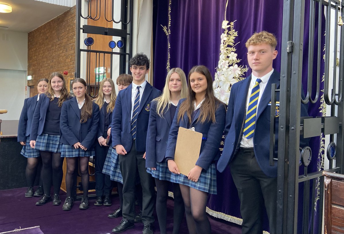 RsStrath's tweet image. 4th Form GCSE RS and Higher RMPS
Getting to know more about Jewish life and worship at Giffnock Shul, Mark's Deli and Glasgow Reform Synagogue - lots of lovely people helped make our day a special one!