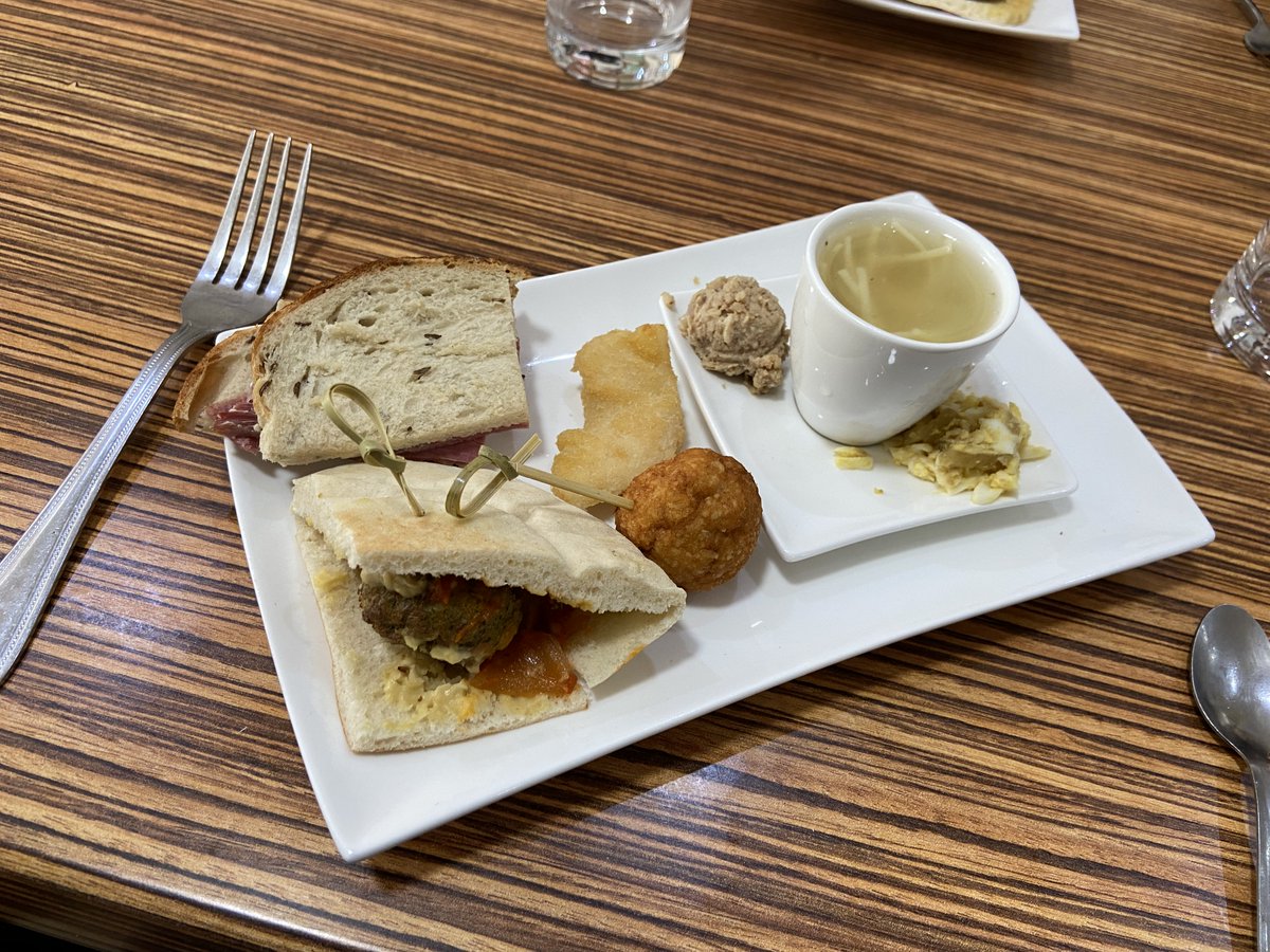 RsStrath's tweet image. 4th Form GCSE RS and Higher RMPS
Getting to know more about Jewish life and worship at Giffnock Shul, Mark's Deli and Glasgow Reform Synagogue - lots of lovely people helped make our day a special one!