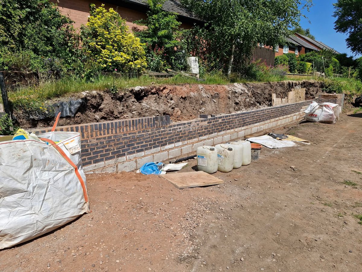Gallows Wharf update 🧱

Canal bed extended &amp; wharf wall support beam in!
Extension wall nearly done — just the soldier course left.

We’re not pro brickies, but weather will sort the mortar stains! 💪