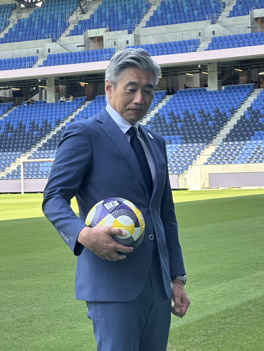 asahi_nagasaki's tweet photo. #V・ファーレン長崎

高木琢也新監督が会見

「今の選手たちのキャラクターをみた時に攻撃力あるチームでいてほしいし、そこに対してのブレーキはかけようと思っていない」

「ディフェンスをポジティブなアクションにもっていけるように考えてほしいと（選手たちに伝えた）」

#vvaren #獲るぞTEPPEN https://t.co/BYJZNppVjG