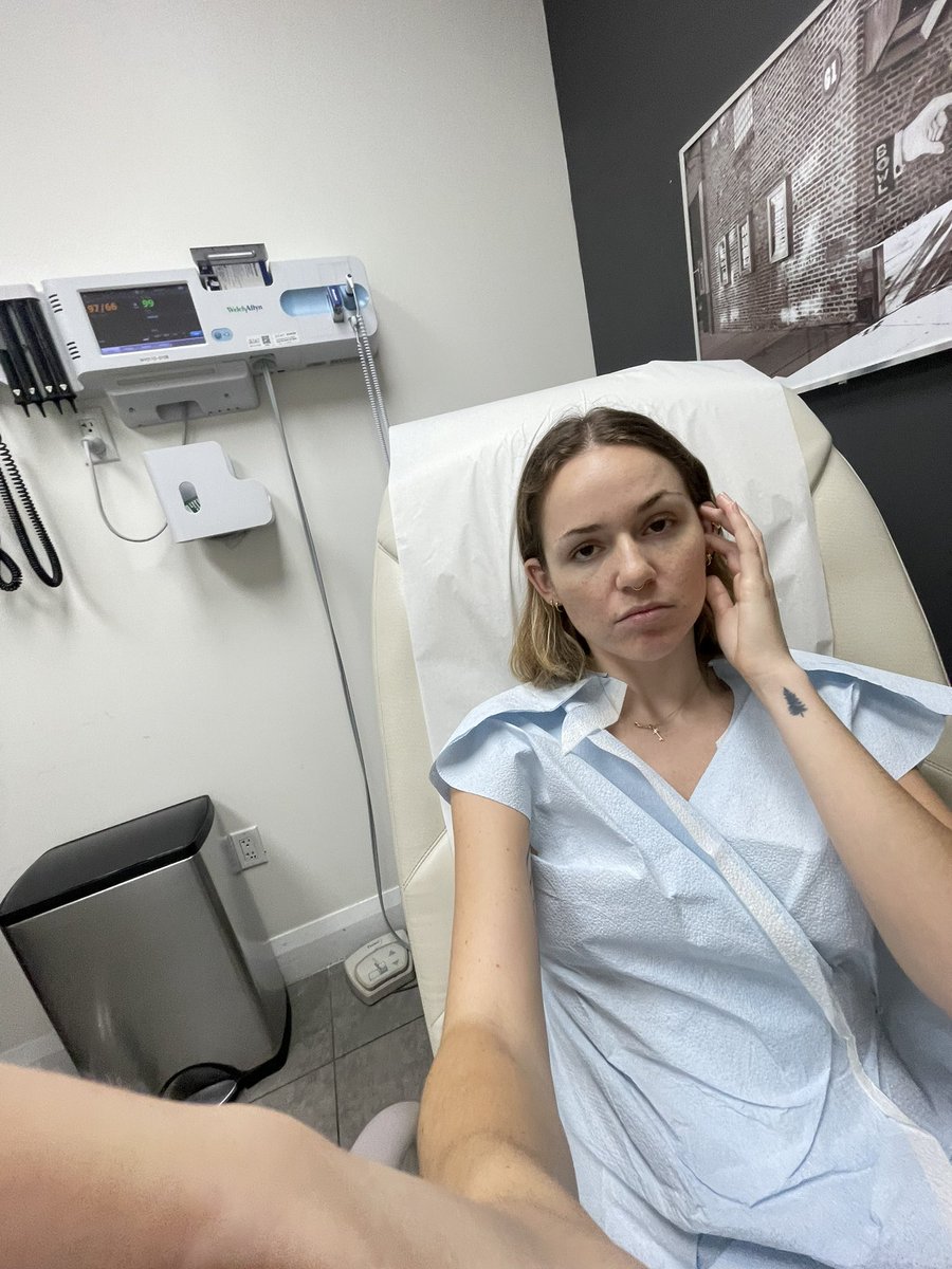 hotgirlcarol's tweet image. broooo they literally gave me a neurological exam and an ekg bc my swag too tough and my game too goated 😭😭😭😭