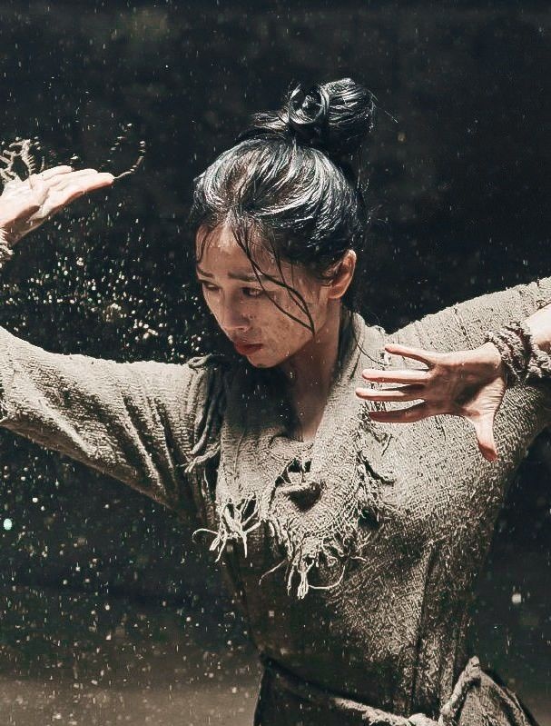 yueshanhua's tweet photo. 一念江南 official cast announcement tomorrow

• shuxin + wuxia again after 3 years
• trendsetter yu shuxin back to take up the crown in the red carpet of hengdian fashion show
• finally after 3 back to back moderns, we will be having her in costume

#yushuxin #ajourneytoglow https://t.co/VL9nTdpwtN