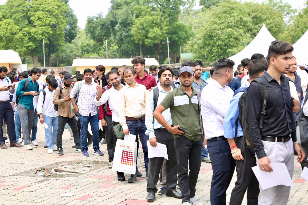 दिल्ली के तालकटोरा स्टेडियम में आज जो दृश्य है,
वो इस देश की असली तस्वीर है:
काबिल युवा, काम की तलाश में...और हमने उन्हें मंच दिया!

#IYCMegaJobFair शुरू हो चुका है; आइए और अपने सपनों को नौकरी में बदलिए!