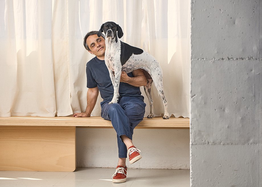 Esta semana vimos: Entrevista al diseñador industrial Isaac Piñeiro: «Un buen diseño es funcional, bello, sencillo y armonioso».
-> Retrato: Sergio Ávila
-> interioresminimalistas.com/2025/06/19/ent…