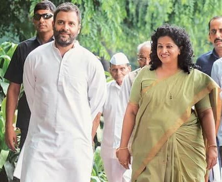 भारत की लोकसभा में नेता प्रतिपक्ष, वंचितों की आवाज़ और अन्याय के खिलाफ़ डट कर खड़े रहने वाले योद्धा श्री राहुल गांधी जी को जन्मदिवस की हार्दिक शुभकामनाएं!

आप स्वस्थ रहें, यशस्वी रहें और यूँ ही संविधान, न्याय और समानता की लड़ाई को नेतृत्व देते रहें, यही कामना है 
<a href="/RahulGandhi/">Rahul Gandhi</a>