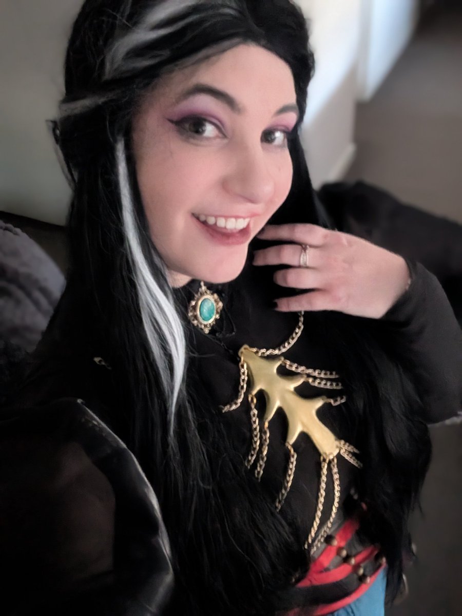 Laudna for #criticalrole live tonight! Let's gooooooo!