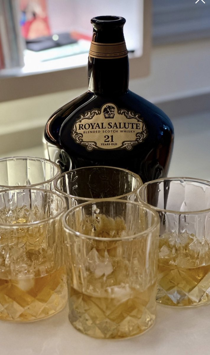 昨天 姑姑回kampung前，问我要不要和她一起回去吃榴莲待几天（家有种Raja Kunyit / 猫山王/ 黑刺等）可是我不喜欢黑刺感觉不怎样 还是 猫王好吃😋

then 我说不要回cuz准备考试了，结果昨晚他们 开大炮来喝🥲  whisky控的我😩😤