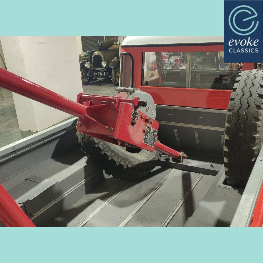 EvokeClassics's tweet photo. ENDING TODAY AT 3PM
1965 Land Rover Series IIA Recovery Vehicle
https://t.co/kA7JQM85eP
Subject to body off restoration in 2018
Just 37k miles - believed to be genuine
Red with black interior
MOT May 2026
Large history file
#LandRoverSeriesII #Landrover #SeriesII #RecoveryTruck https://t.co/8DZufJ7BYT