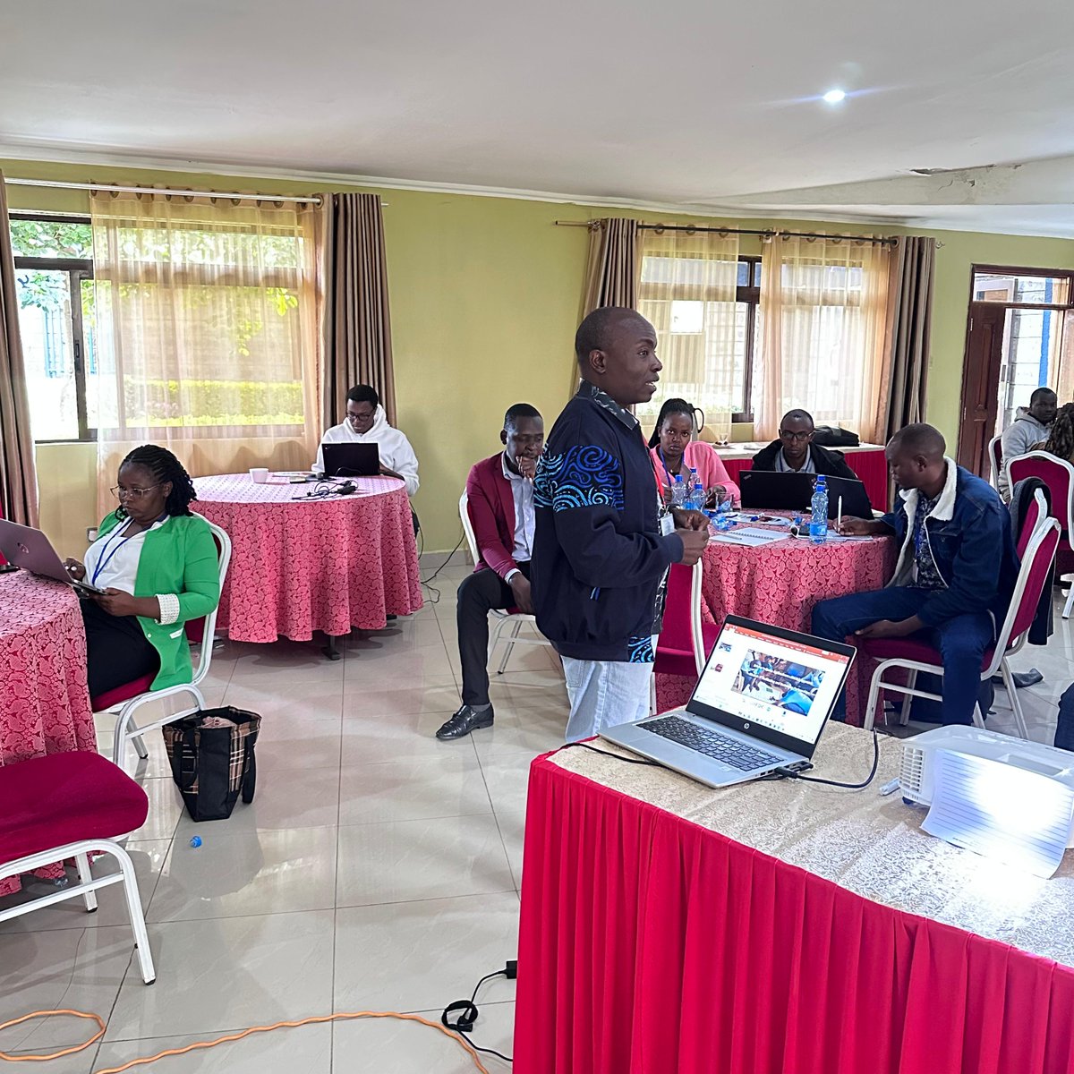 Theuri_symo's tweet photo. #inclusivefoodsystems #inclusiveagribusiness @SCALE_2 Embedding governance structures in public and private networks and decentralization and levy systems to cover costs, are key elements of the continuation of governance arrangements. @avsi_kenya @IFDCGlobal @SNV_Kenya https://t.co/Vwibnm7ZUA