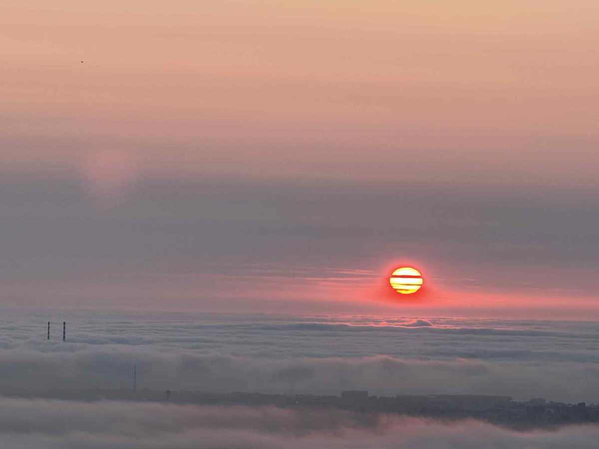 The Poolbeg Chimneys, the RTE mast and Wejchert's Water Tower, Belfield were the only things visible above the early morning fog. #sunrise #thursday #GoodMorning #thephotohour #Dublin #weather