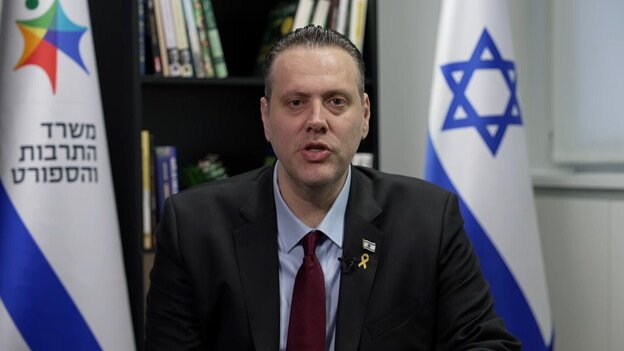 🔴🗣️ وزير الرياضة الإسرائيلي ميكي زوهار:

" أحقر الناس على وجه الأرض فقط هم من يقصفون
 المستشفيات على روؤس مدنيين ينامون في الأسِرَه"