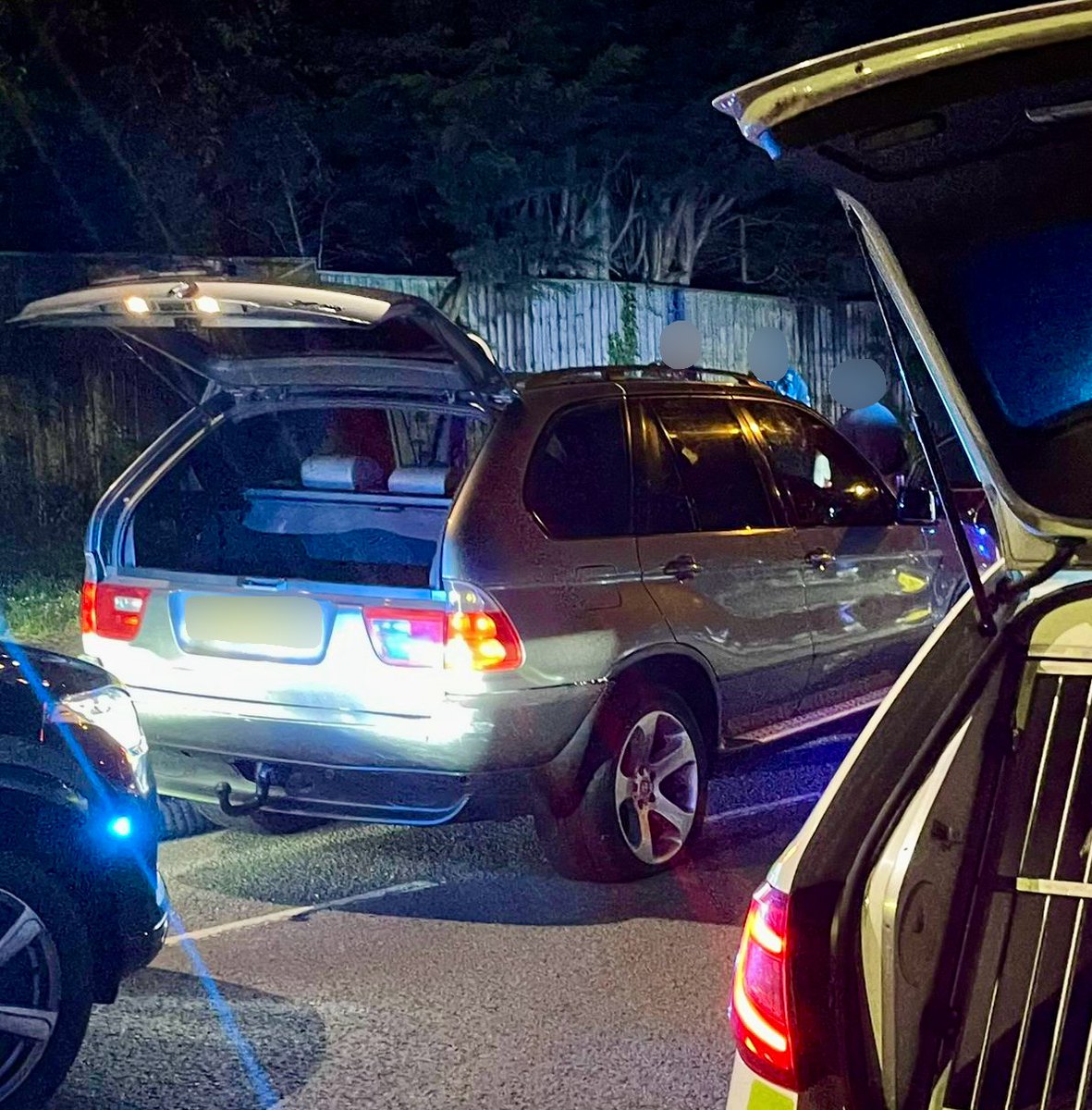 Trafficwmp's tweet image. #RoadCrimeTeam officers saw this BMW X5 in Sutton Coldfield after the occupants had been reported trying to steal cars in Solihull. It was pre-emptively stung to avoid a pursuit & both occupants were arrested when we found equipment on board for keyless vehicle thefts. @wmpdogs