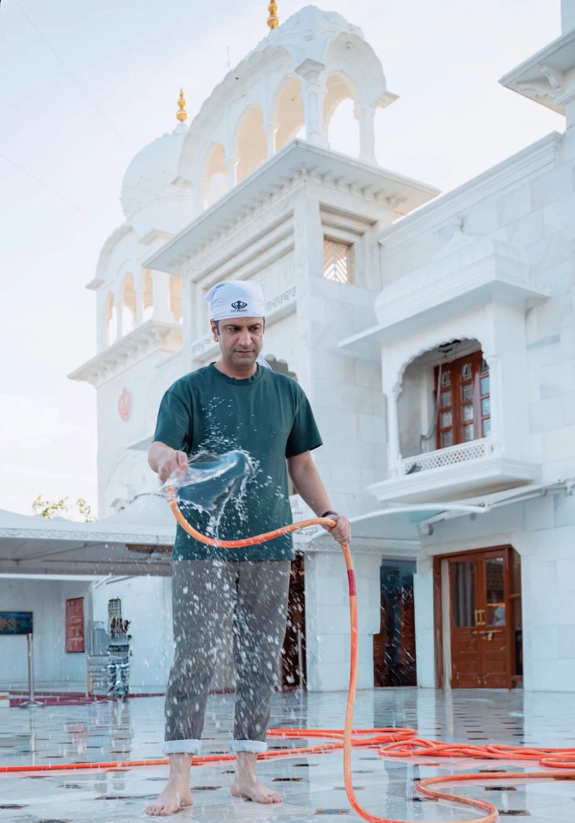 Seva - a selfless service to humanity, a core principle emphasizing voluntary and altruistic acts performed without expectation of personal gain. 

Grateful 😇❤️🙏

#seva #grateful #prayers #blessings #chefkunal #prayer