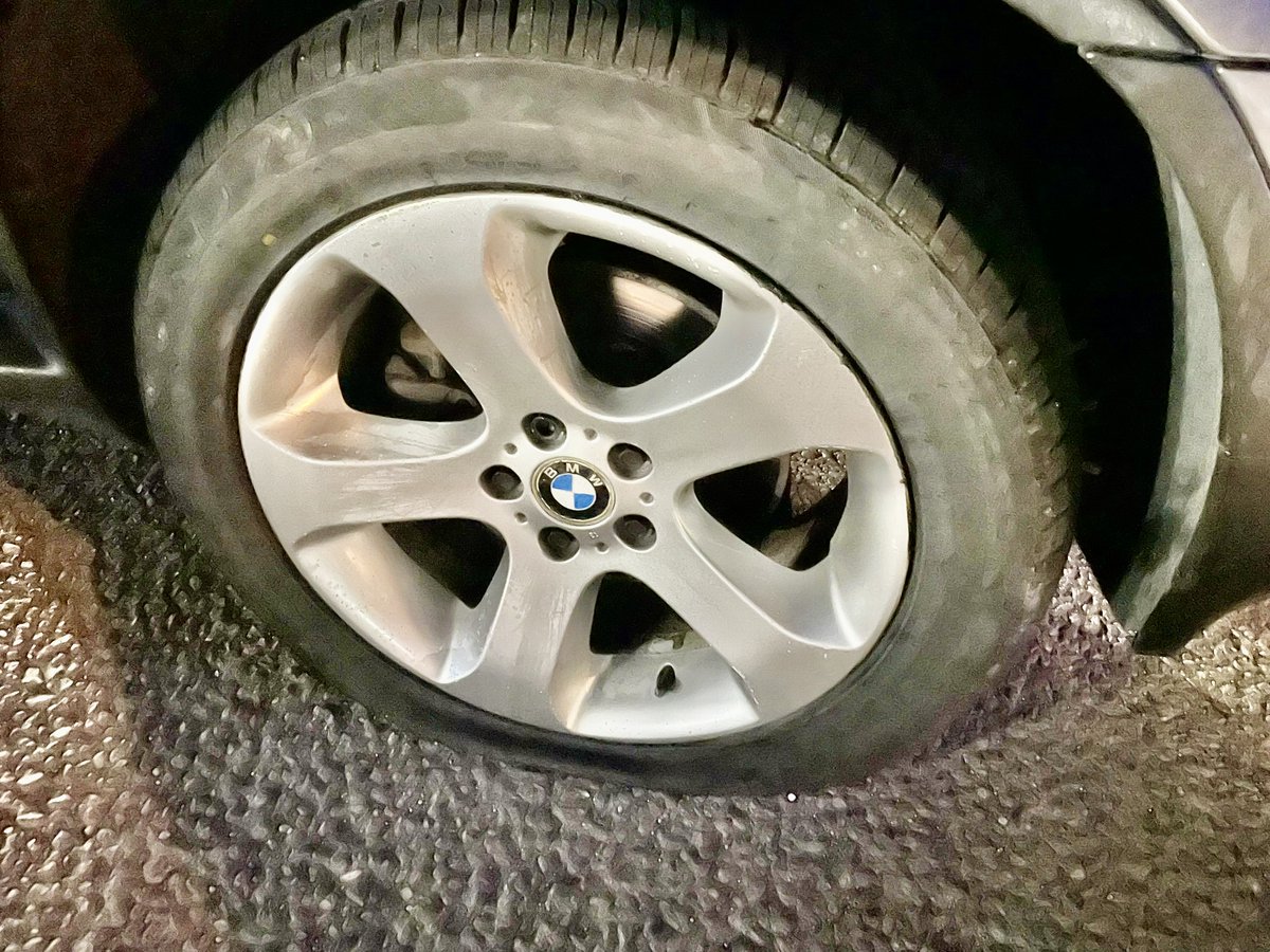 Trafficwmp's tweet image. #RoadCrimeTeam officers saw this BMW X5 in Sutton Coldfield after the occupants had been reported trying to steal cars in Solihull. It was pre-emptively stung to avoid a pursuit & both occupants were arrested when we found equipment on board for keyless vehicle thefts. @wmpdogs