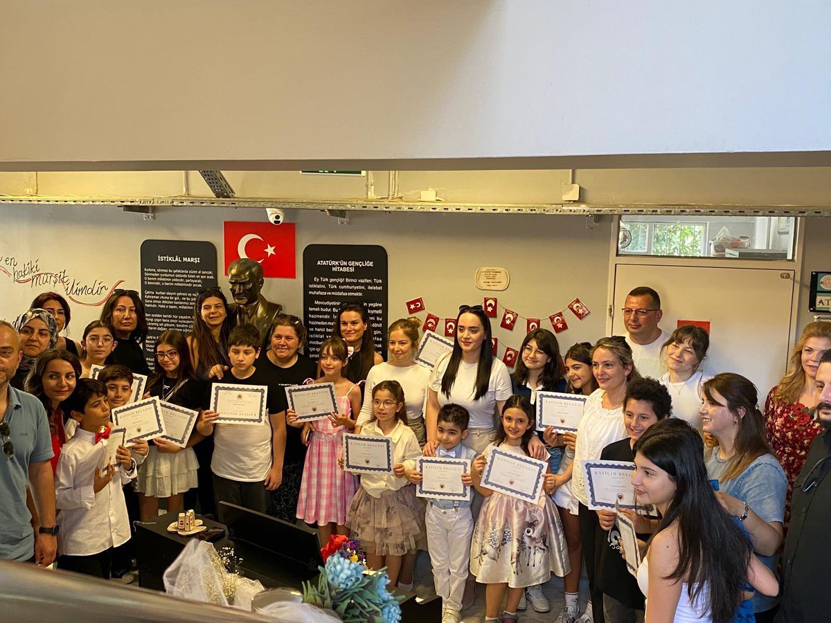 hematasehir's tweet photo. Mini Piyano Konserimizde görev akan kurs öğretmenimize ve kursiyerlerimize teşekkür ederiz. @tcmeb @Yusuf__Tekin @mebhbogm @cengizmete @TC_Atasehir @BekirDinkirci @istanbulilmem @MucahitYentur @AtasehirMEM @iyildirim58 https://t.co/ay117rvEPI