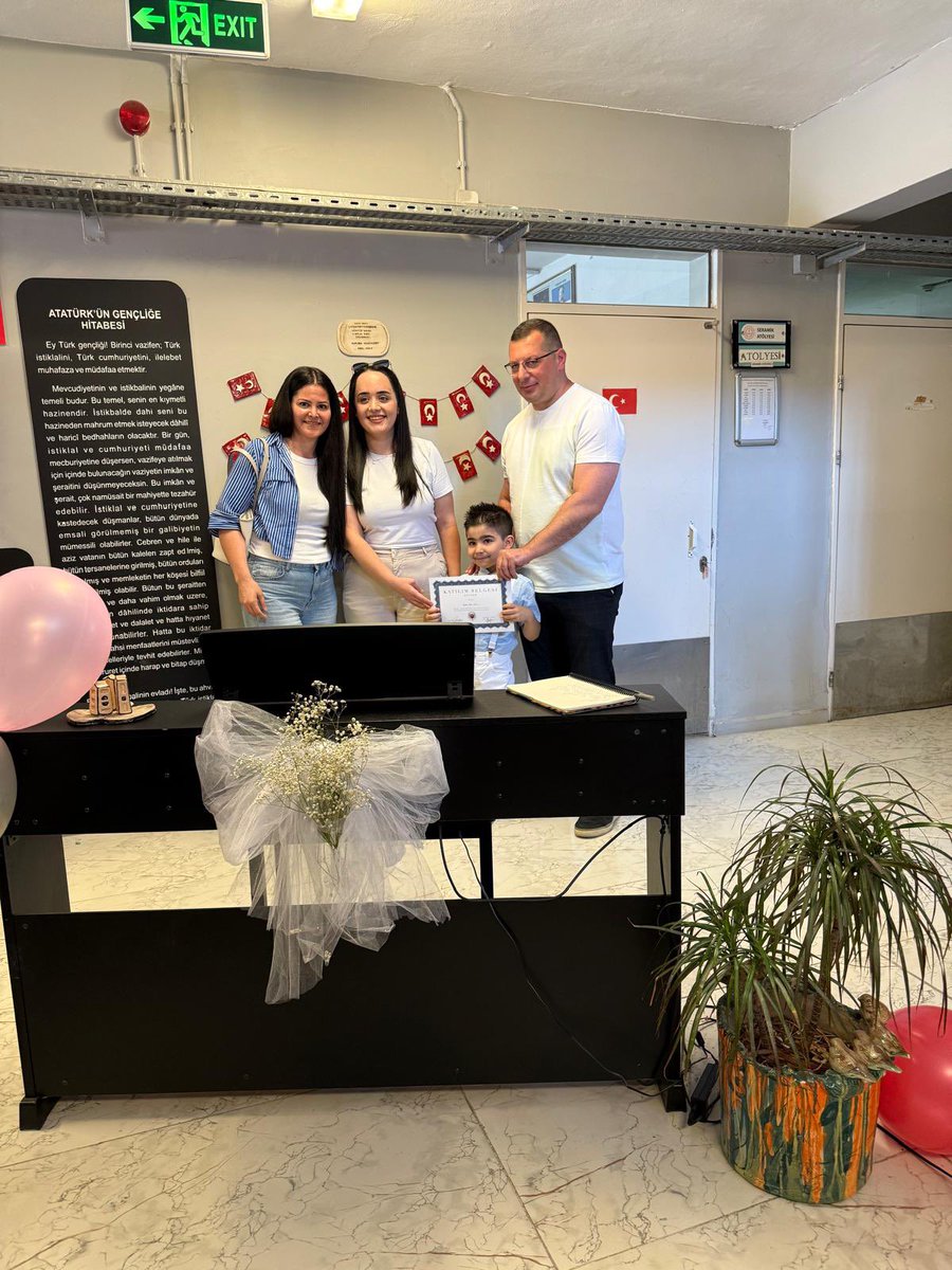 hematasehir's tweet photo. Mini Piyano Konserimizde görev akan kurs öğretmenimize ve kursiyerlerimize teşekkür ederiz. @tcmeb @Yusuf__Tekin @mebhbogm @cengizmete @TC_Atasehir @BekirDinkirci @istanbulilmem @MucahitYentur @AtasehirMEM @iyildirim58 https://t.co/ay117rvEPI