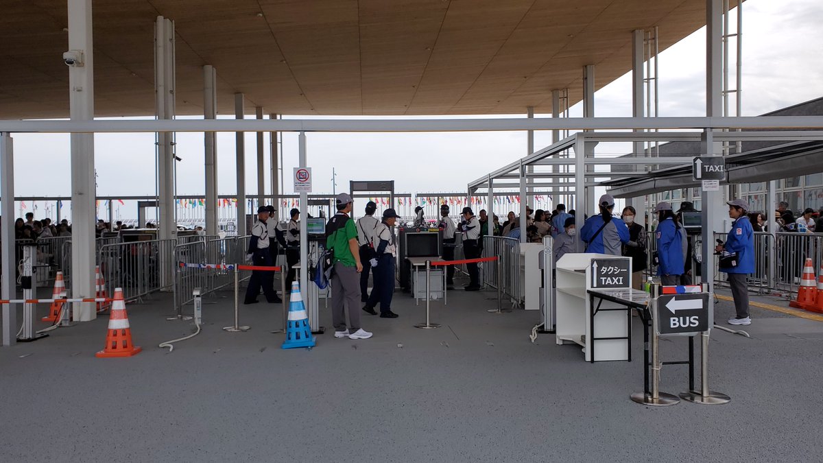 先日、西ゲートの優先入場レーンだけは撮影してきました 「Prominent