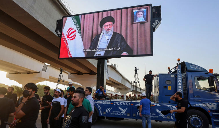 studio90tv1's tweet photo. 🚨 BREAKING: 🇮🇷 Iran fires Fattah-1 hypersonic missiles at 🇮🇱 Israel. Khamenei: "No mercy."
Israel strikes back, hitting nuclear sites, killing top scientists. 💥
Middle East tensions soar. 🌍 #Iran #Israel #MiddleEastCrisis https://t.co/TMQ9ag7XXq