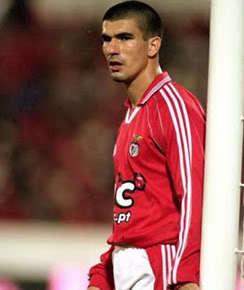 Depois de Dudić, vem Dedić, que também é lateral-direito.

Espero que desta vez corra melhor...