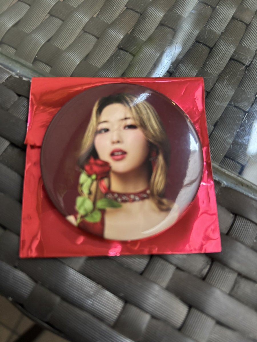 Rou7X8's tweet photo. IS:SUE交換　缶バッチ

譲▶︎優希🌹

求▶︎菜乃

開演前手渡し https://t.co/CY9Jxf970a