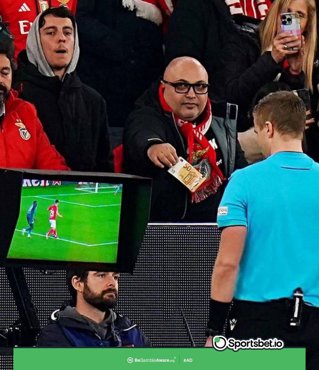 Once in a lifetime football moments that will give you goosebumps.  

A thread🤯.