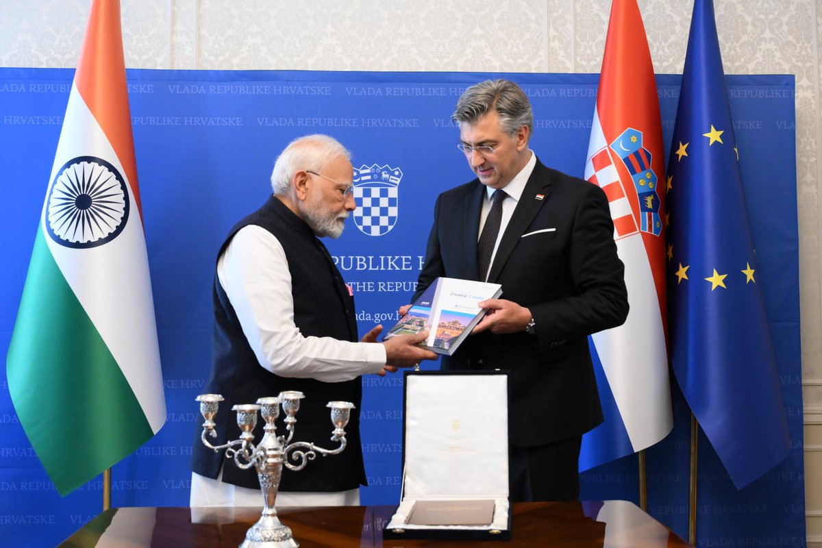 Croatia’s PM gifted PM Modi a rare reprint of the first-ever printed #Sanskrit grammar, written in Latin in 1790 by Filip Vezdin, based on what he learned from Kerala’s Brahmins.

A symbol of centuries-old India-Croatia cultural ties.