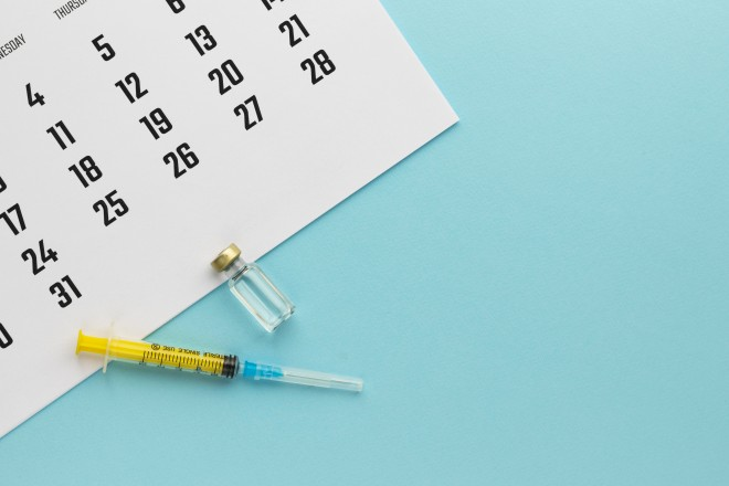 💉 Hace 50 años se dio un paso crucial en la salud pública en España: el primer calendario común de vacunación.
En #LaCadiera, el pediatra Fernando Moraga-Llop repasa este hito que ha salvado millones de vidas.

👂 Escuchar: f.mtr.cool/szhtbbwtwz 

#Vacunas #SaludPública