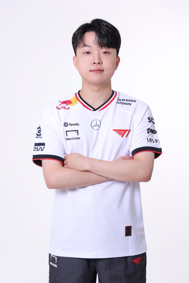 A new jersey has been released !!
I think our jersey is the best