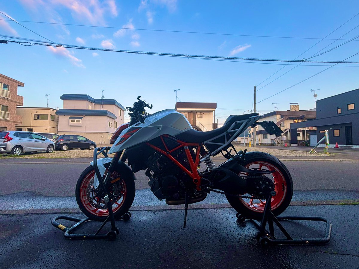 nao_sdr's tweet photo. 走った後は洗車🫧
オレンジホイールは手が掛かる🤔 https://t.co/ED85xcW5hq
