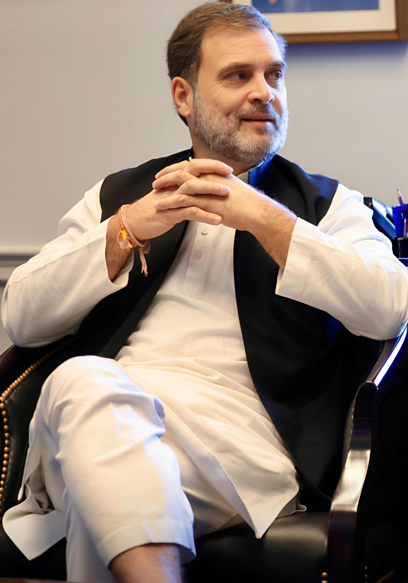 देश के जन-जन की मुखर आवाज, लोकसभा में नेता प्रतिपक्ष श्री राहुल गांधी जी को जन्मदिन की हार्दिक बधाई।
<a href="/RahulGandhi/">Rahul Gandhi</a>