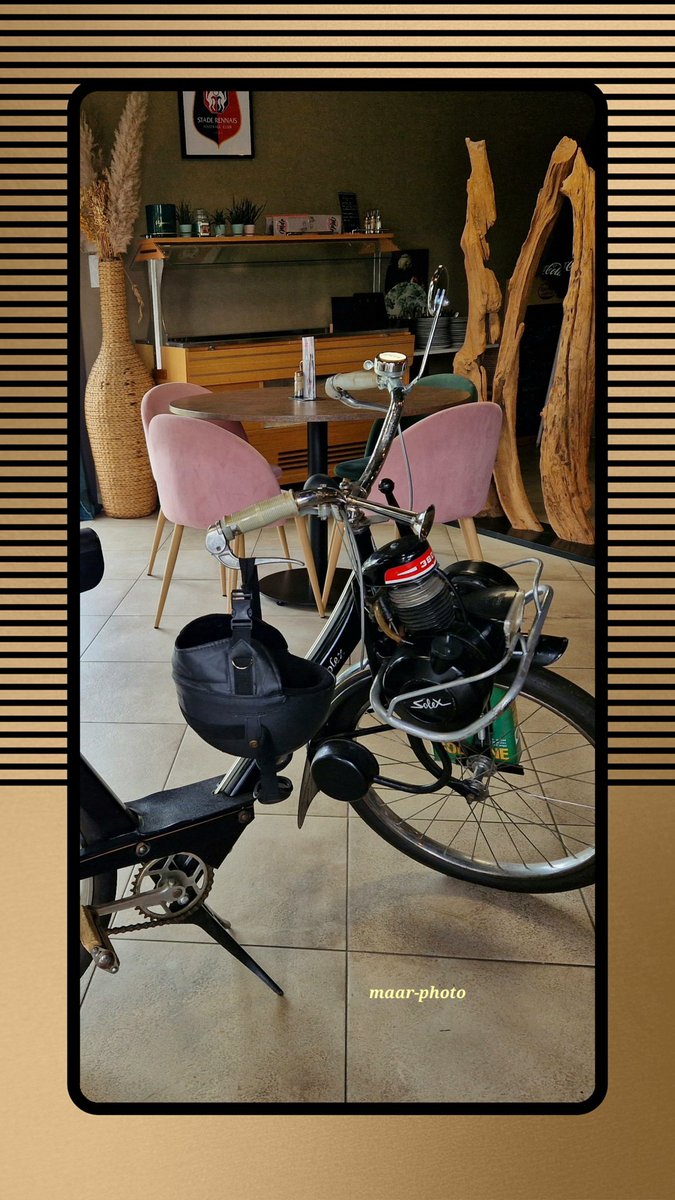 becel_maryvonne's tweet image. RÉTRO LE SOLEX  dans le bar resto MDR de Lieuron avec les bois flottés.
#lieuron #solex #resto #pipriac #loheac #illeetvilaine