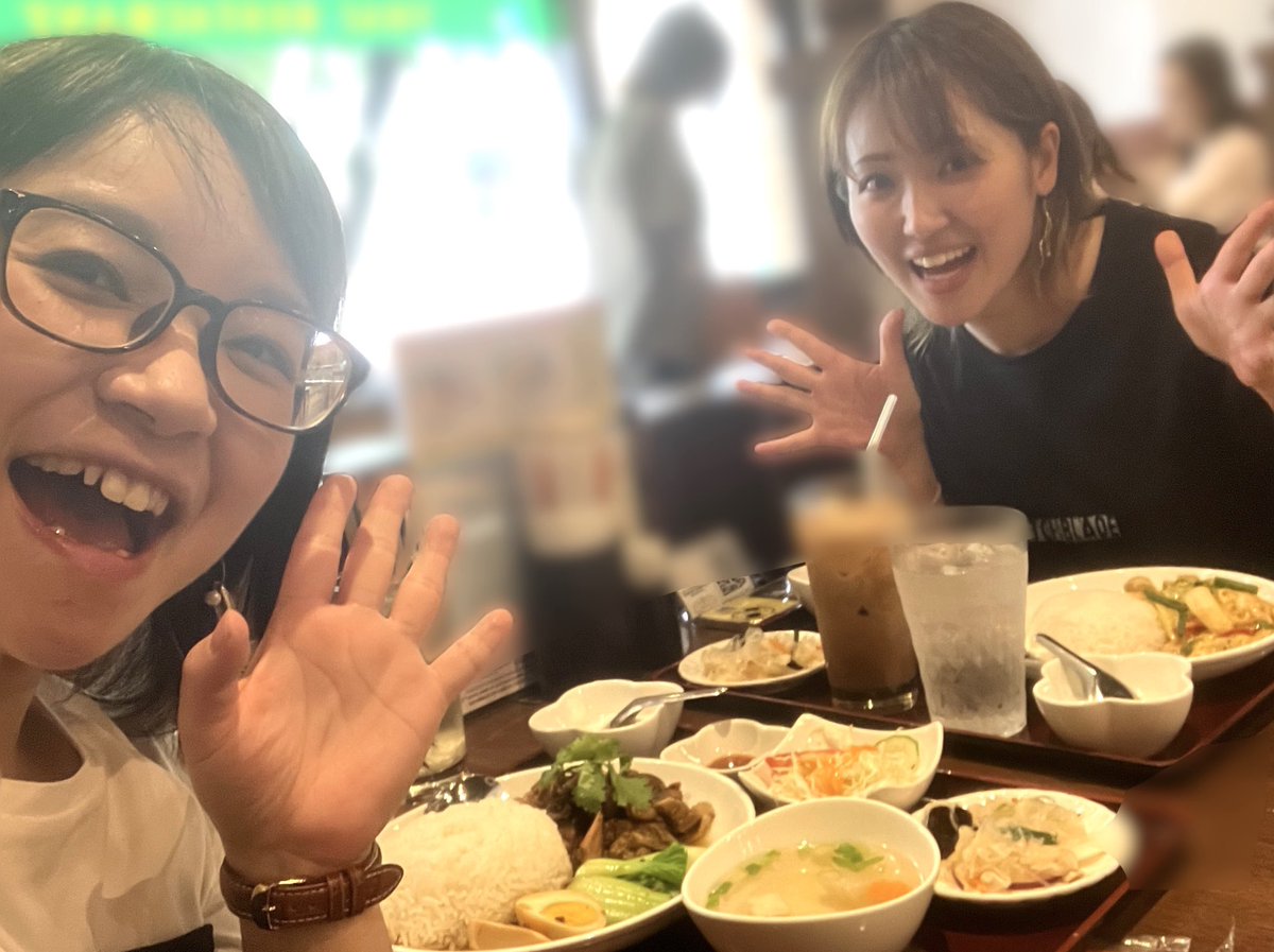 マナさんとエスニックランチしてきたー🤩✨

色々しゃべったけど、
最後は、ヲタ活トークが盛り上がり、
好きなことをどんどん発信していこうっっ💪

という話で終わりましたw
前回もそんな話で盛り上がった気がするw