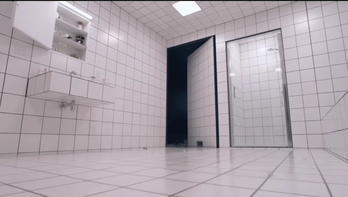 kamisatoswift's tweet photo. anna wintour bathroom right now https://t.co/ufPXsfgRq7