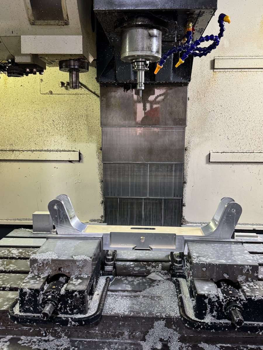 linda_yh_rapid's tweet image. the old #CNC #machine #3axis #machining #prototype #metal