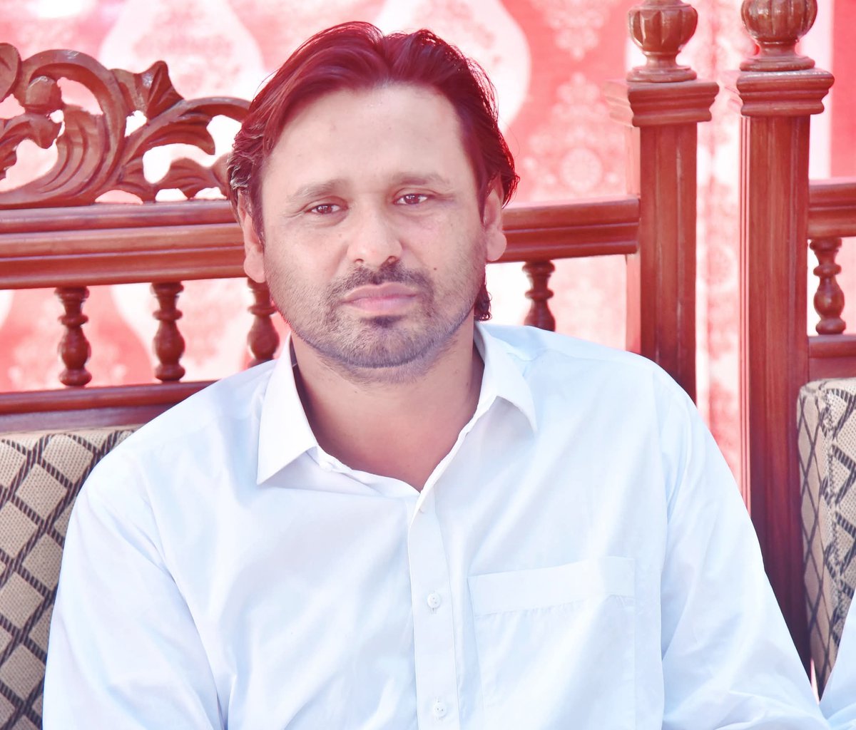 Hur_Mkm's tweet photo. اپنے اخلاق اور کردار سے پیر صاحب پاگارو ہمیشہ الگ پہچان و مقام رکھتے ہیں - کچھ  لوگ اس بات کو سمجھنے سے قاصر ہیں کہ گفتار کے غازی بہت ہیں کردار کا غازی بڑی مشکل سے ملتا ہے - پیر صاحب پاگارو اپنے کردار  کی طاقت سے کروڑوں لوگوں کے دلوں کی دھڑکن بن چکے ہیں -
#BhejPagara #HurMkm https://t.co/Td24GYr2PU