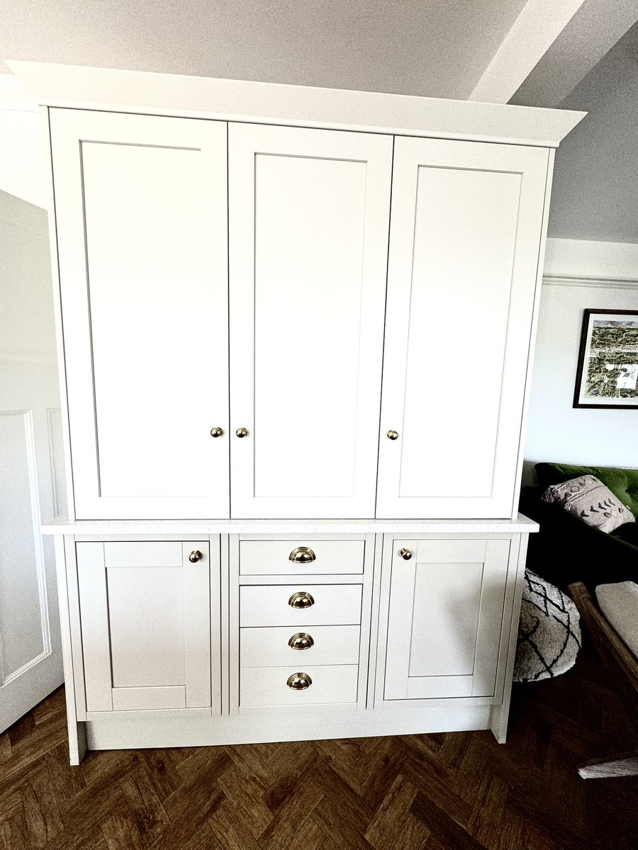 Creative Chic Specialist Kitchen cabinet Painter tweet media