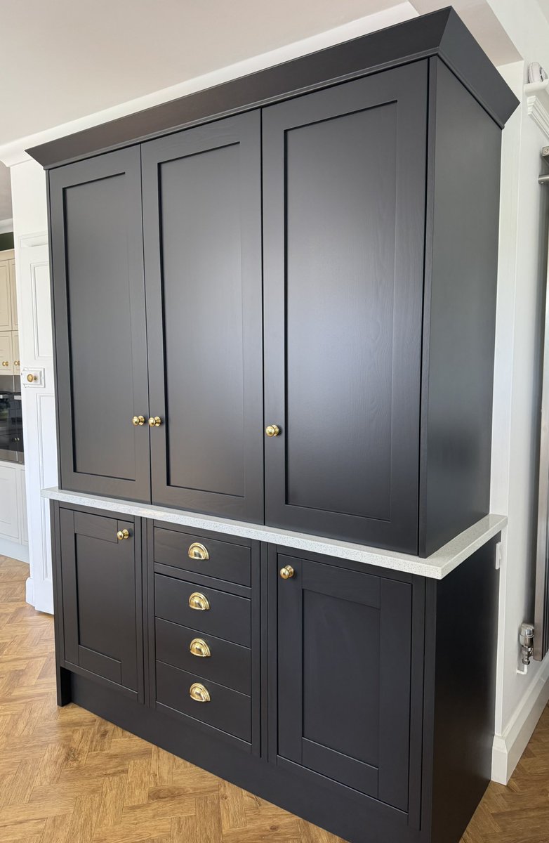 Creative Chic Specialist Kitchen cabinet Painter tweet media