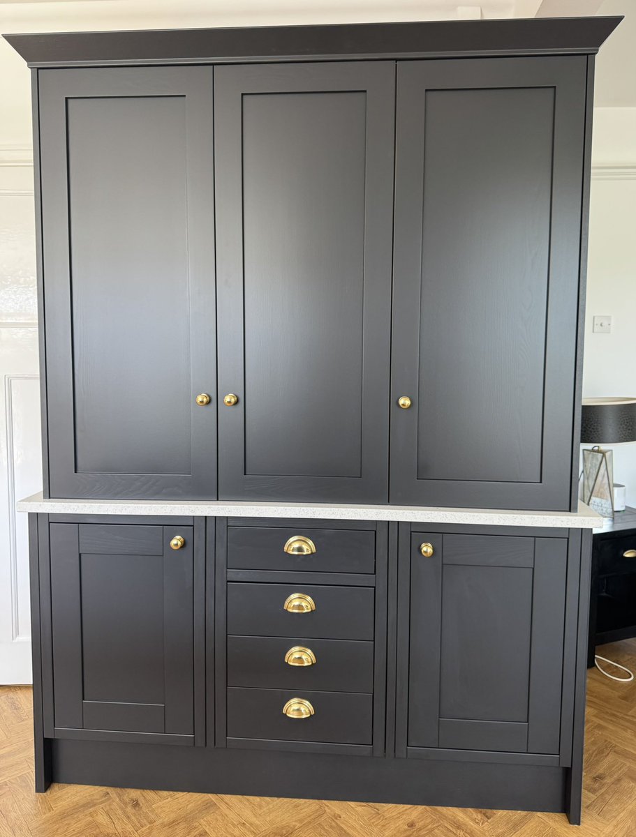 Creative Chic Specialist Kitchen cabinet Painter tweet media