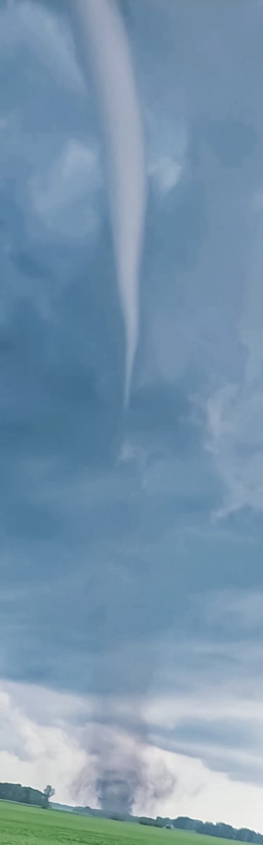 I just need some fireworks! #Tornado is tall! Click on photo to expand! #MNWX 6/16/25 Nicollet, Minnesota