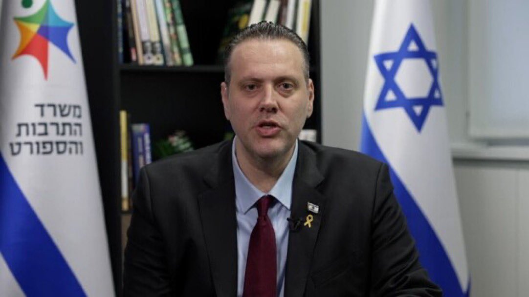 KhaledSafi's tweet photo. وزير الرياضة الإسرائيلي ميكي زوهار:
"أحقر الناس على وجه الأرض فقط هم من يقصفون المستشفيات على رؤوس مدنيين ينامون في الأسِرّة"

صادق يابن اليهودية. https://t.co/c5erurrbCI