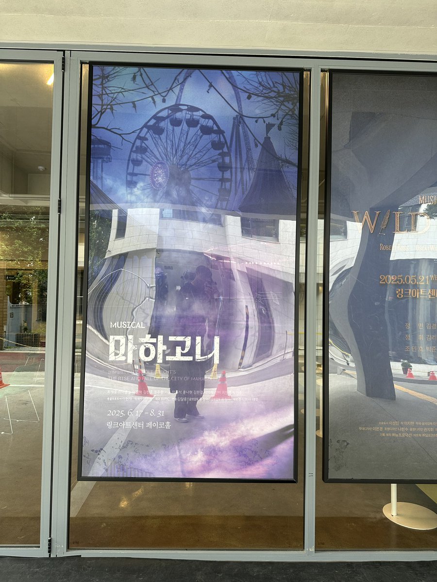 공연하나 보네 이거나 봐야겠다 8시? ㅇㅋ