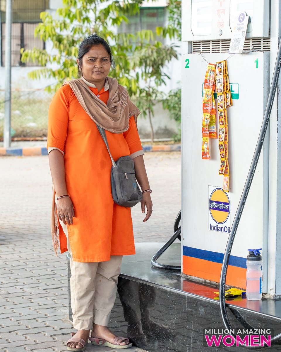 AmazingWomen's tweet photo. PORTRAIT 110: Seeraj, Dabhoi, Gujarat, India
At Bhagyalakshmi petrol pump in a small town called Kishangarh, a woman named Seeraj goes about her day. Quietly. Consistently. Without fuss.

She isn’t chasing attention. She’s earning a living. On her feet. In the heat. https://t.co/IK5sgN2BpF