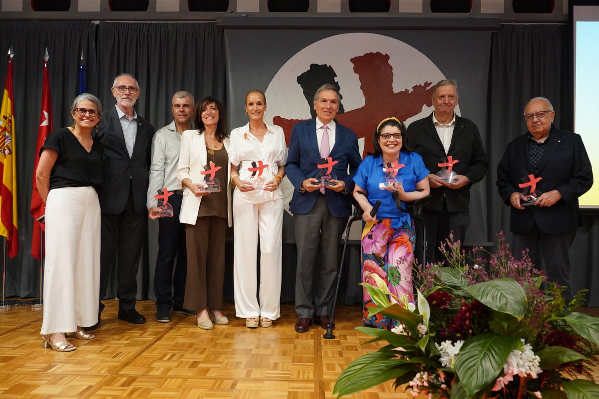 Estamos muy orgullosos y agradecidos por haber recibido la distinción dentro de la categoría Entidades de los X Premios Humanizar <a href="/Humanizar_es/">Humanizar</a>: “Por liderar la transformación de la farmacia hospitalaria a través de la elaboración de una guía pionera en Humanización, integrando