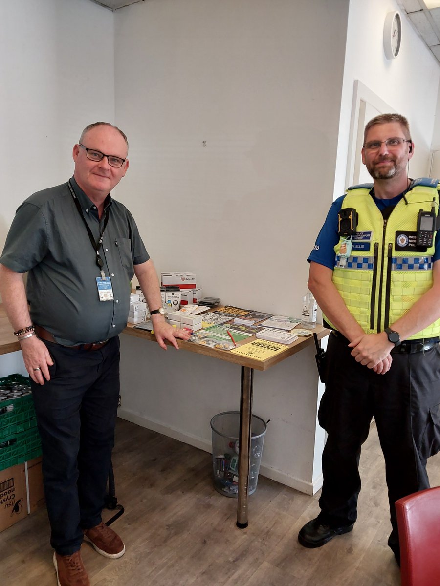 CoventryCityWMP's tweet photo. Officers have joined community members at the hope centre for a coffee with a copper. Discussed crime prevention and listened to any concerns held.
#neighbourhoodpolicing
#cuppawithacopper https://t.co/3qzSmjJgnA