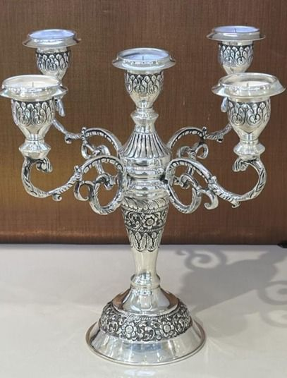 udayindiaNews's tweet image. #BigNews 🚨Prime Minister Modi gifted a silver candle stand to the Prime Minister of Croatia Andrej Plenkovic.
#Pmmodi #CandleStand #andrejplenkovic 
#BirdsNeedYou