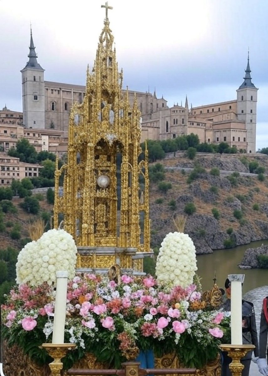 Buenos días. En este Jueves, tan especial para #Toledo y tantos otros lugares, Feliz #CorpusChristi