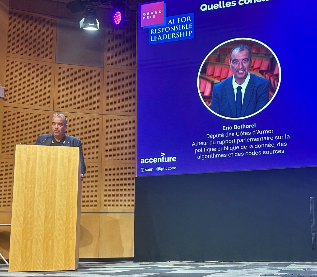 ebothorel's tweet photo. 👏Merci l’ESSEC pour son invitation à venir conclure la remise des prix AI For Responsible Leadership par une keynote ! 
J’y ai pris un grand plaisir. 
Et bravo aux lauréats 2025 et leurs sponsors  ! 
#Optic2000 #Accenture #Essilor #Saur https://t.co/8PmXfe0Ni7
